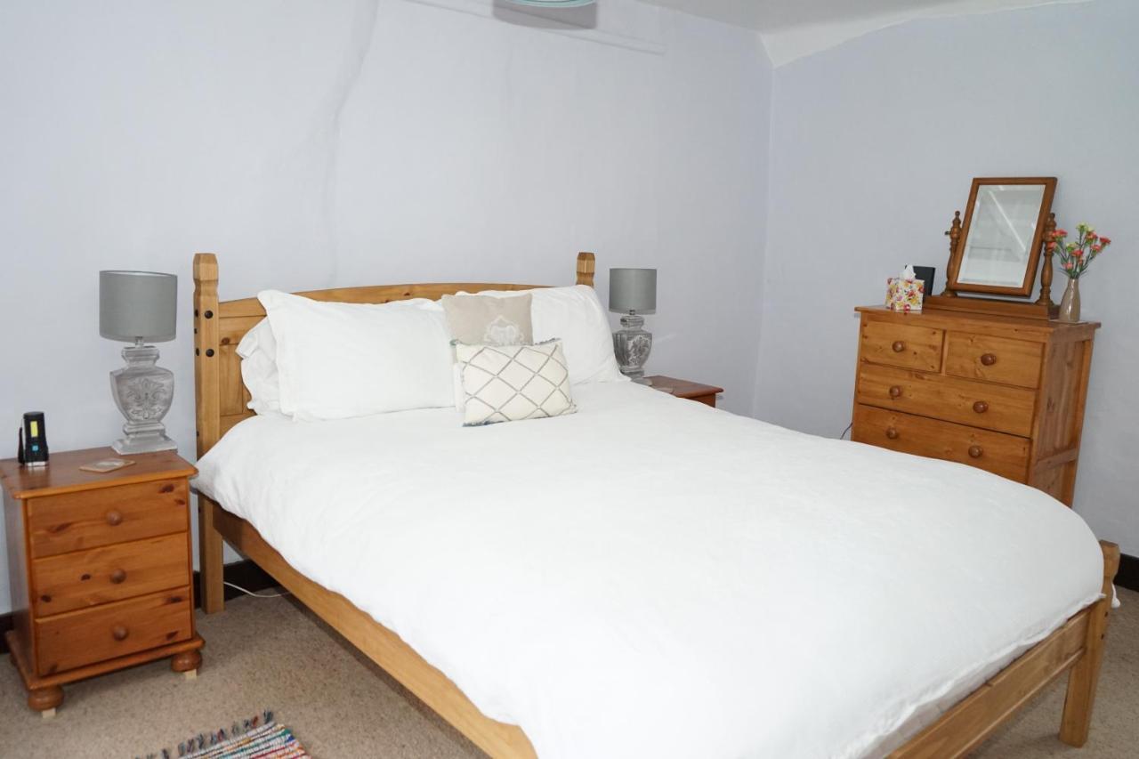 Character 2 Double Bedroom Cottage In Shaftesbury Exteriör bild