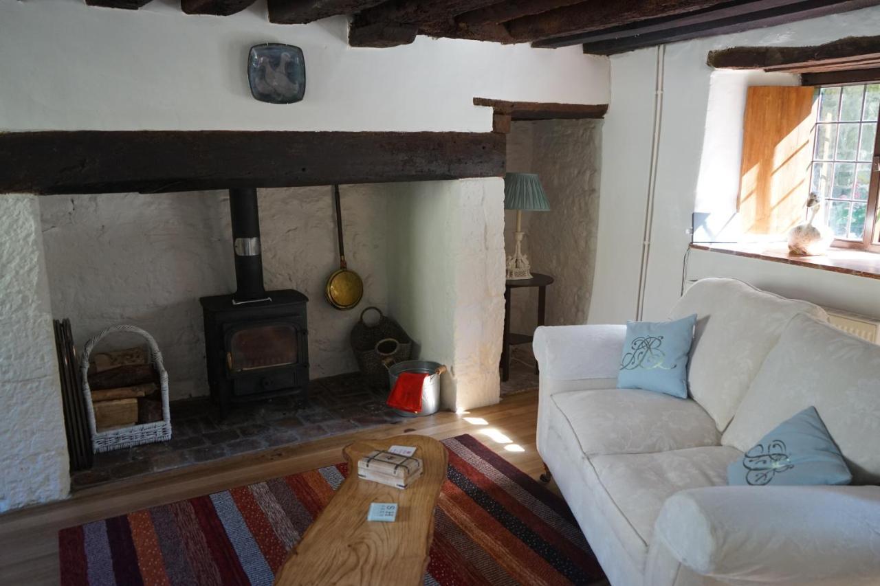 Character 2 Double Bedroom Cottage In Shaftesbury Exteriör bild