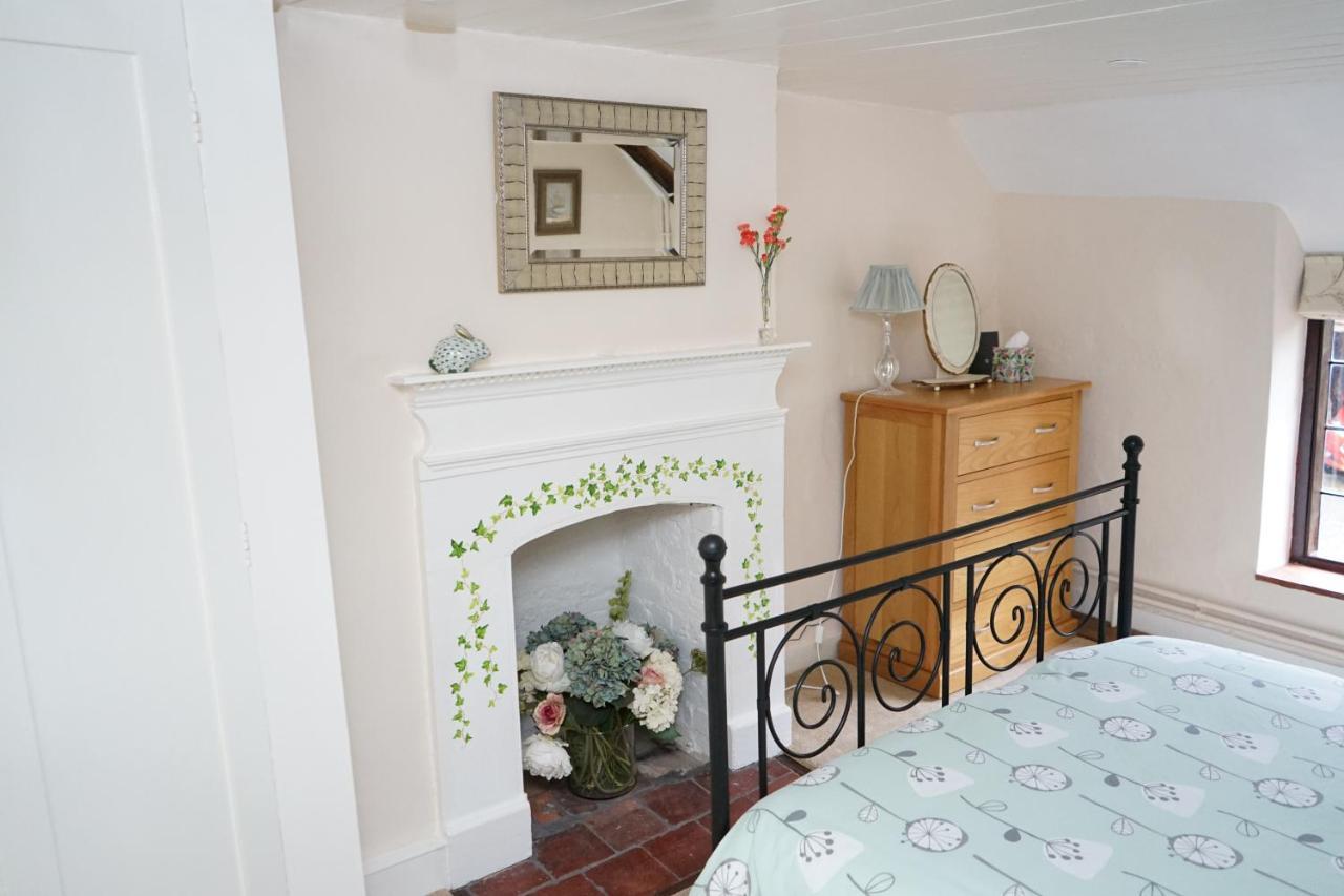 Character 2 Double Bedroom Cottage In Shaftesbury Exteriör bild