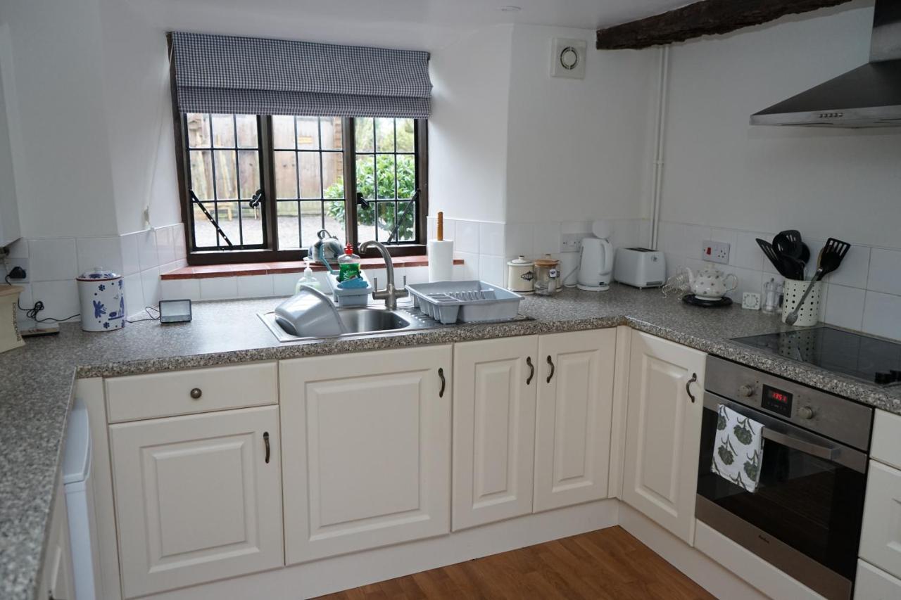 Character 2 Double Bedroom Cottage In Shaftesbury Exteriör bild