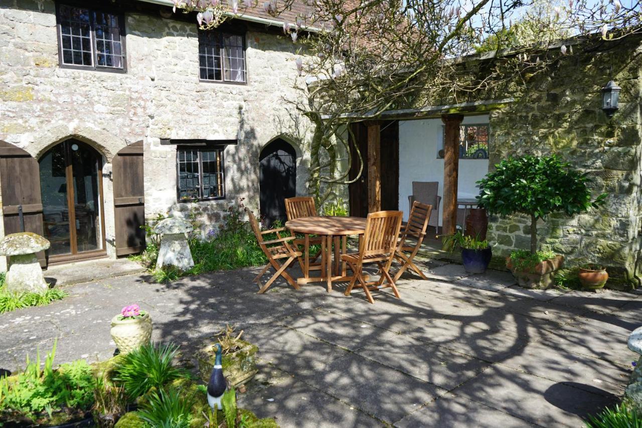 Character 2 Double Bedroom Cottage In Shaftesbury Exteriör bild
