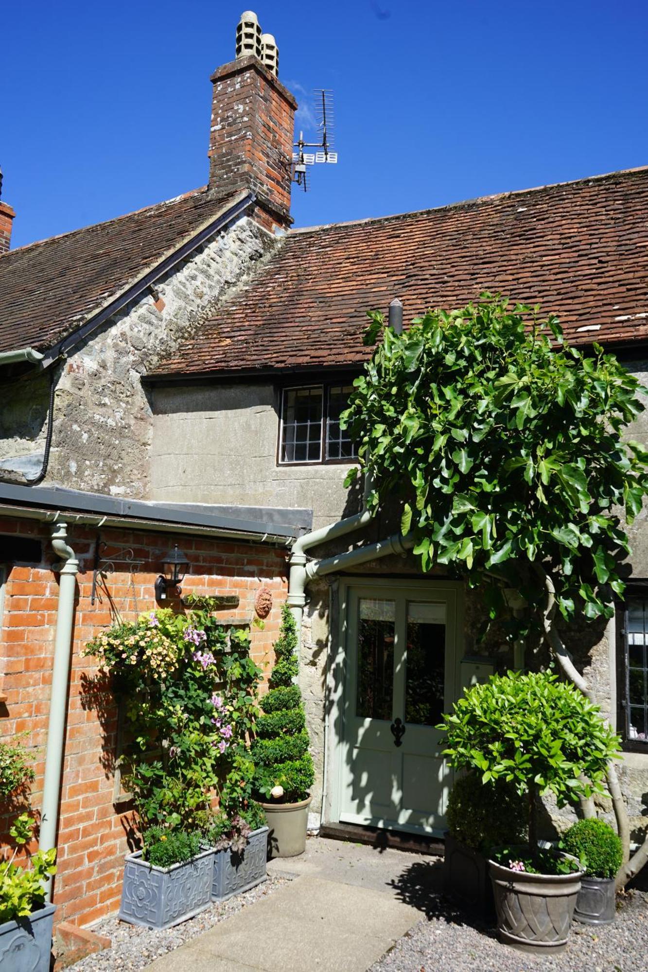 Character 2 Double Bedroom Cottage In Shaftesbury Exteriör bild